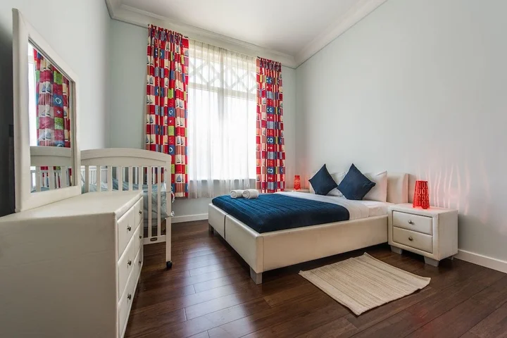 Дубай: Al Khushkar by Deluxe Holiday Homes