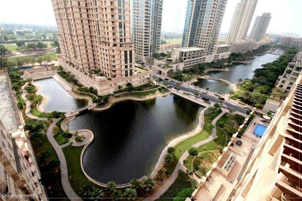 Дубай: New Arabian Holiday Homes Tnaro
