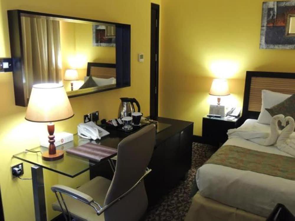 Дубай: Dorus Hotel