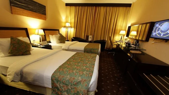 Дубай: Dorus Hotel