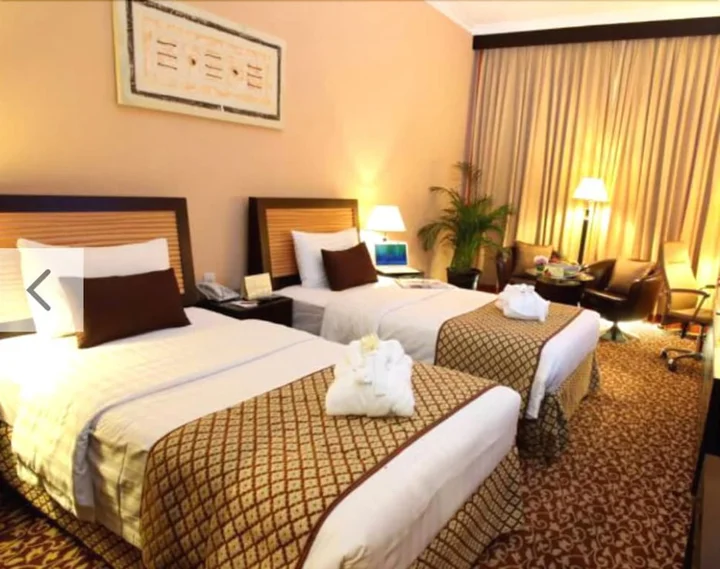 Дубай: Dorus Hotel