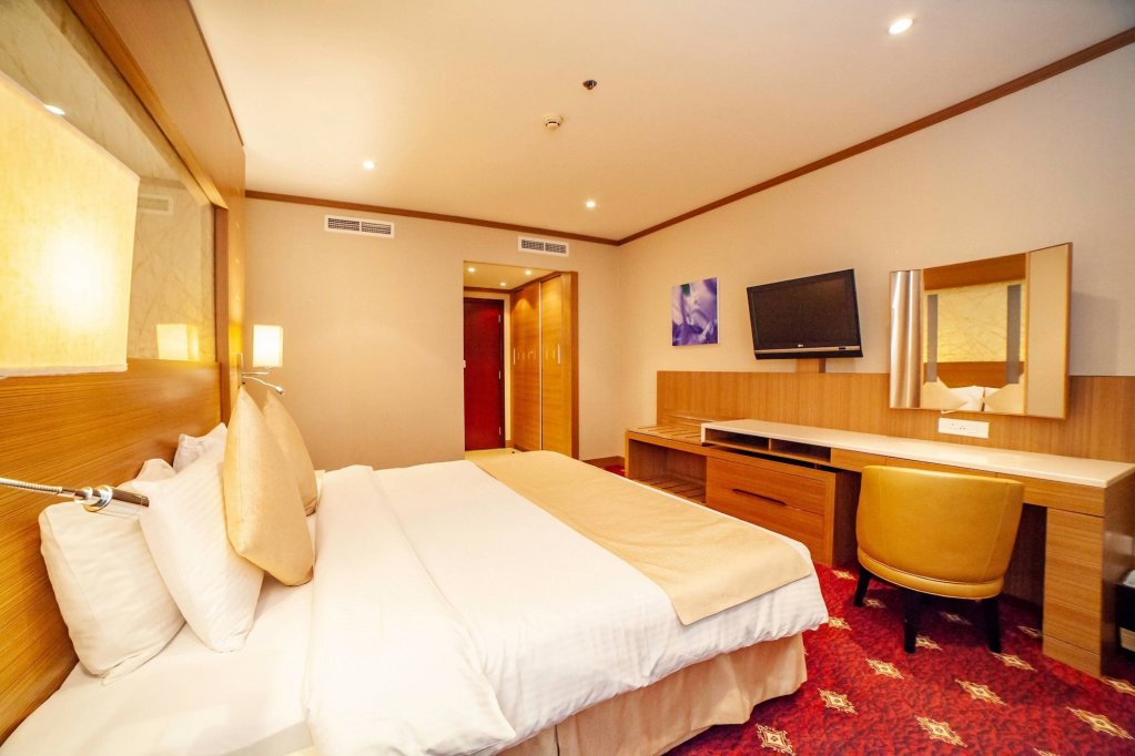 Дубай: Grand Stay Hotel