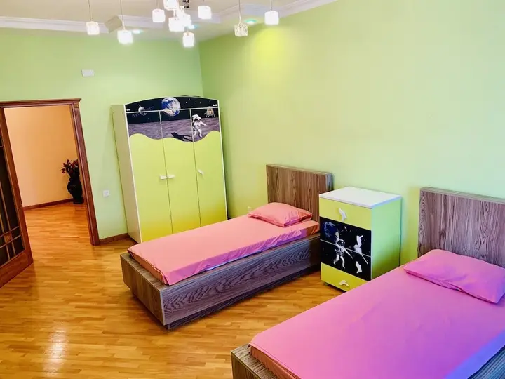 Баку: Cosy Apartment With 3Bdr And 2 Bth
