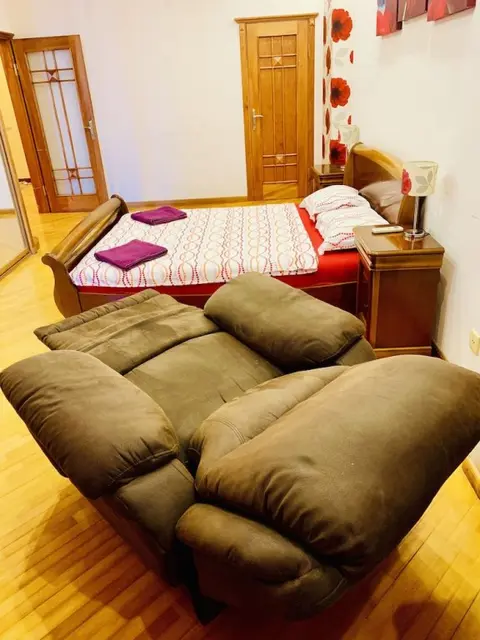 Баку: Cosy Apartment With 3Bdr And 2 Bth