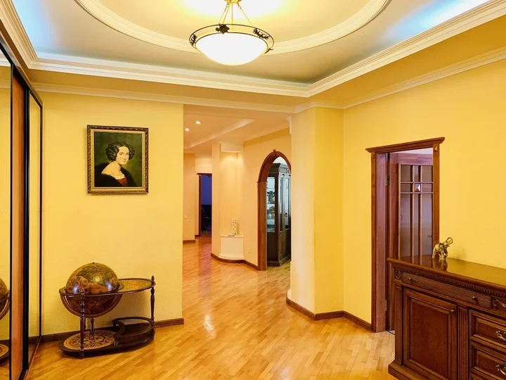 Баку: Cosy Apartment With 3Bdr And 2 Bth