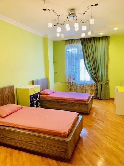 Баку: Cosy Apartment With 3Bdr And 2 Bth