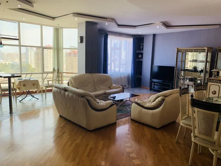 Баку: Panoramic Apartments 200 M2 Of Space