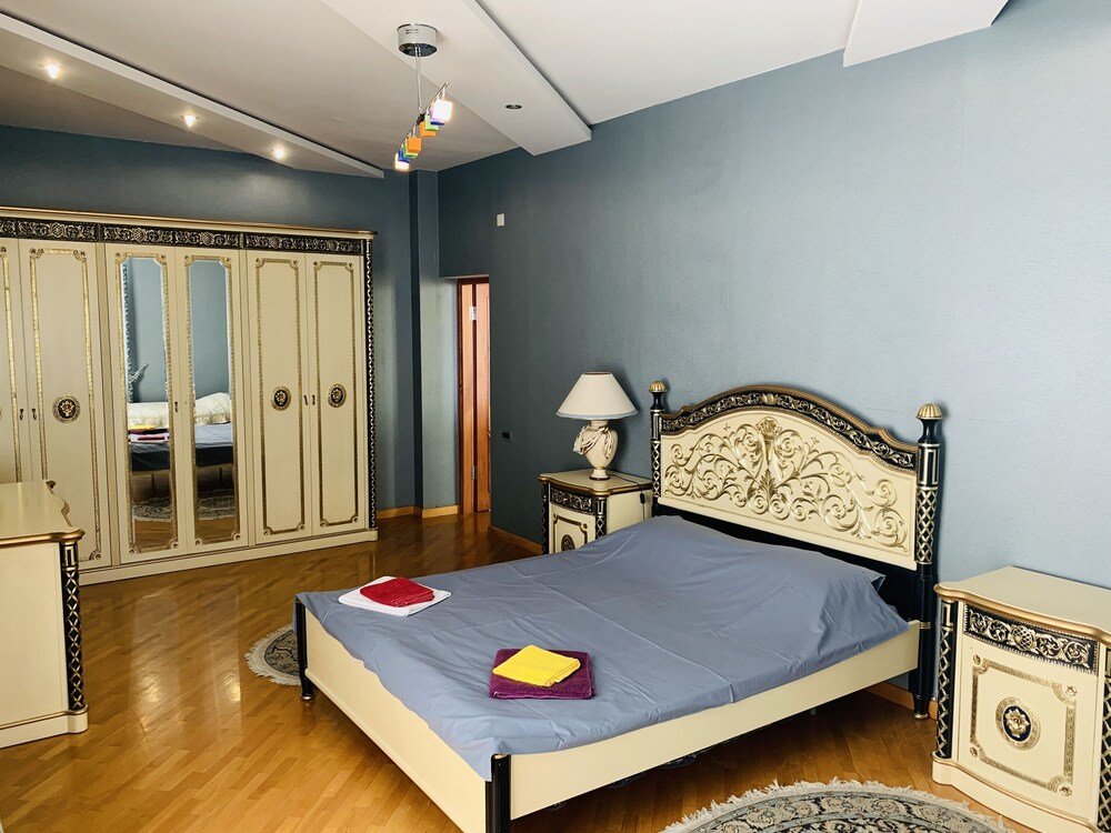 Баку: Panoramic Apartments 200 M2 Of Space