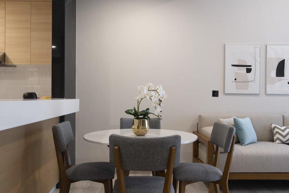 Дубай: Modernly Furnished 1Br Apartment Priva Living
