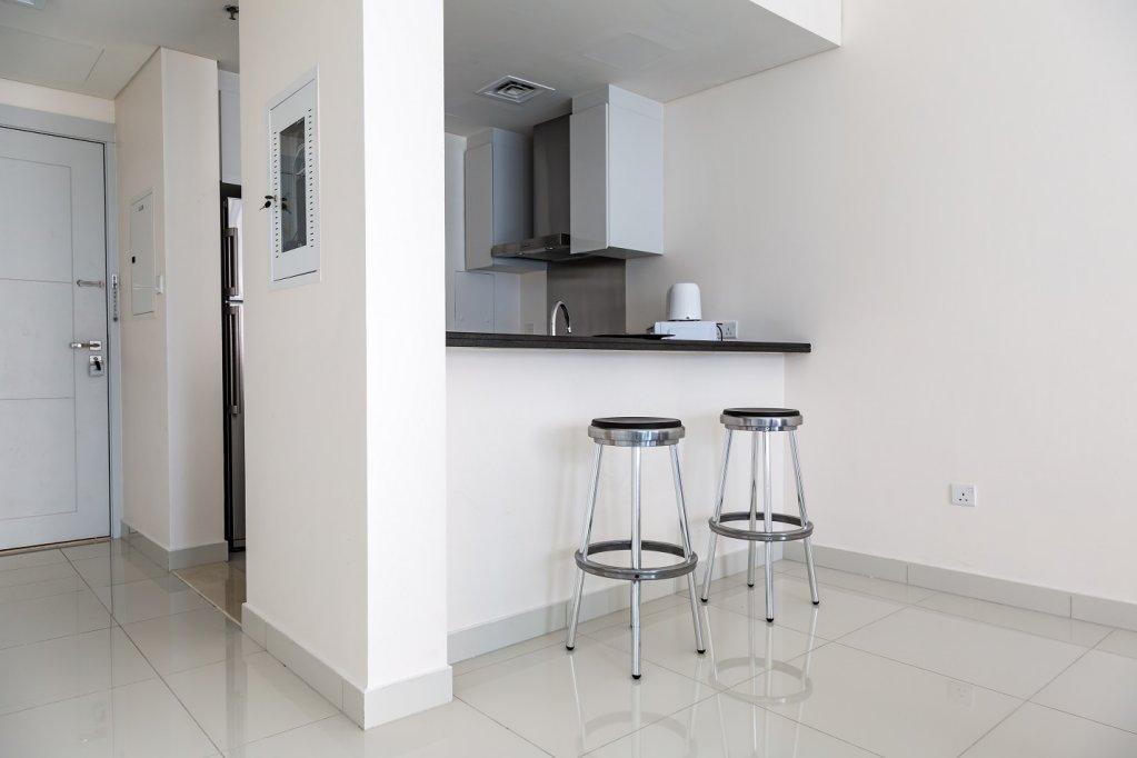 Дубай: Dubai Marina beautiful apartment with water view