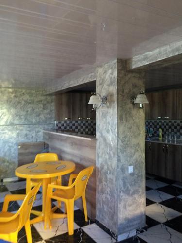 Чакви: Inn David