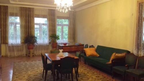 Зугдиди: Chikava Apartment