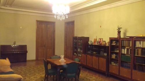 Зугдиди: Chikava Apartment