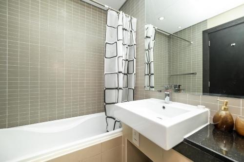 Дубай: Luton Vacation Homes - Silverene Tower Dubai Marina