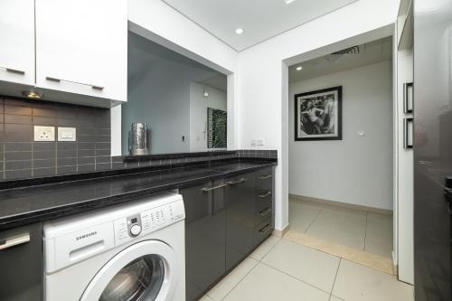 Дубай: Luton Vacation Homes - Silverene Tower Dubai Marina