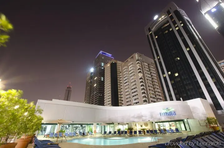 Дубай: Отель Towers Rotana