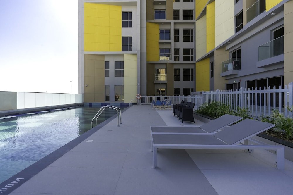 Дубай: Desert View Spacious Layout Pool & Gym 4914
