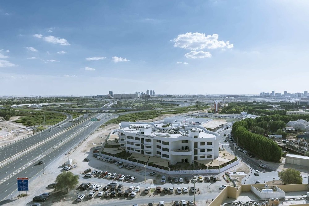Дубай: Desert View Spacious Layout Pool & Gym 4914