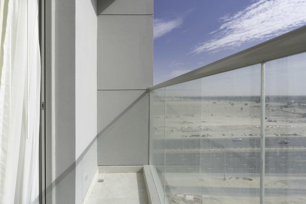 Дубай: Desert View Spacious Layout Pool & Gym 4914