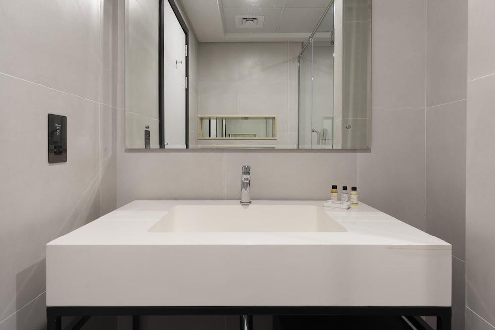 Дубай: Spacious Layout Premium Facilities Brand New 4894