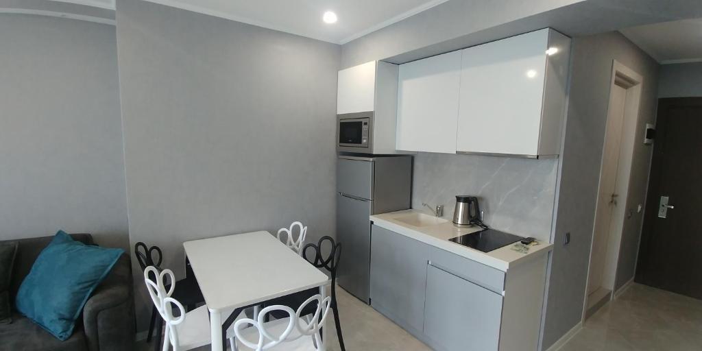 Батуми: Black Sea View Apartment In Batumi Beach Tower