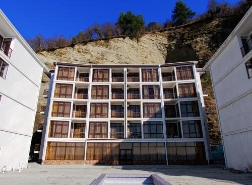 Ахваджа: Arbica Pension