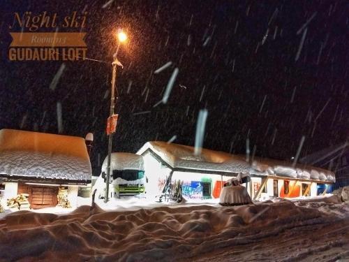Гудаури: Nightski Room Gudauri Hotel Loft