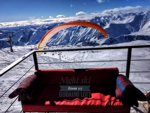 Гудаури: Nightski Room Gudauri Hotel Loft