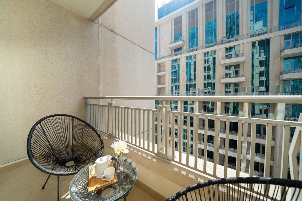 Дубай: Deluxe 2B apartment close to Burj Khalifa