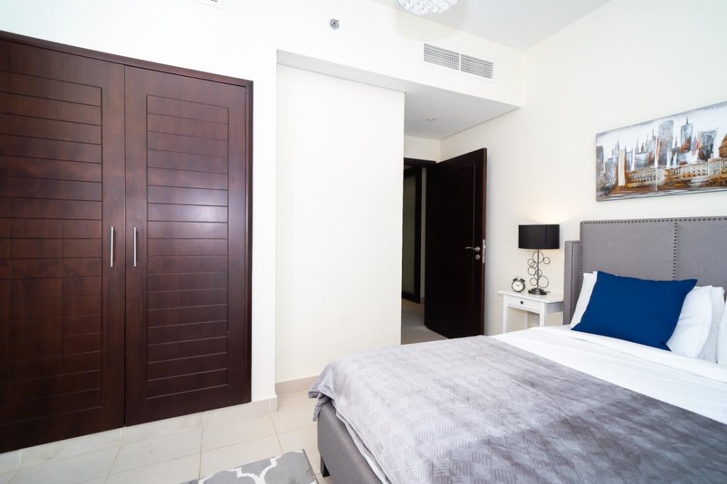 Дубай: Deluxe 2B apartment close to Burj Khalifa