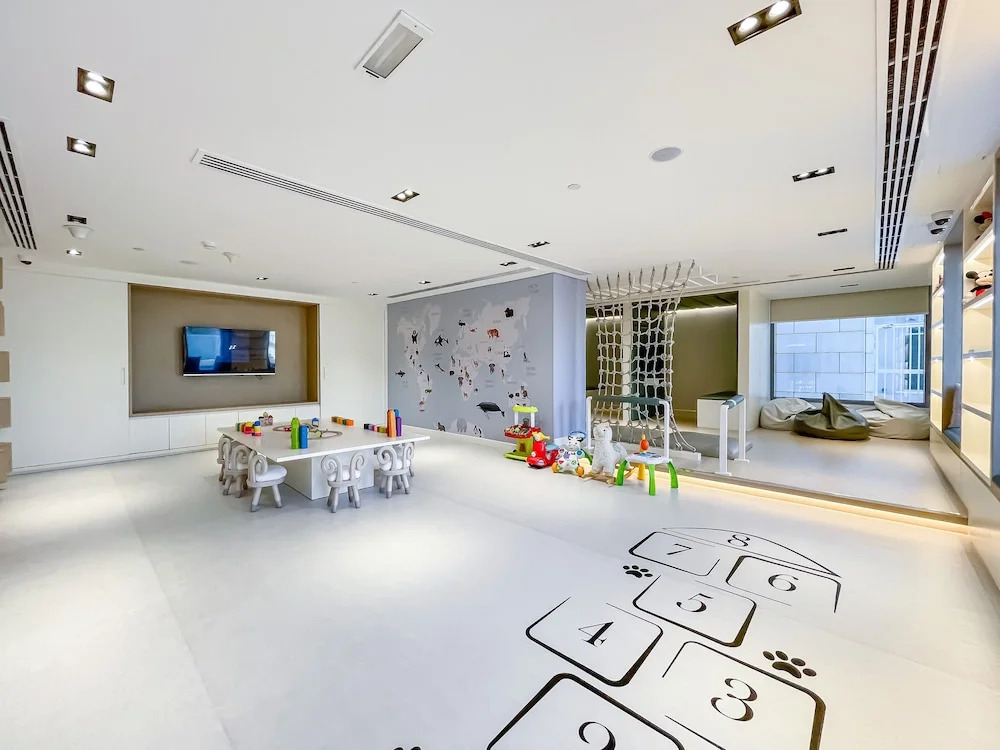 Дубай: Duplex 2BR Burj Daman - DIFC