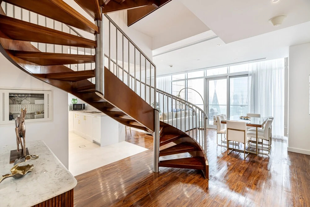 Дубай: Duplex 2BR Burj Daman - DIFC