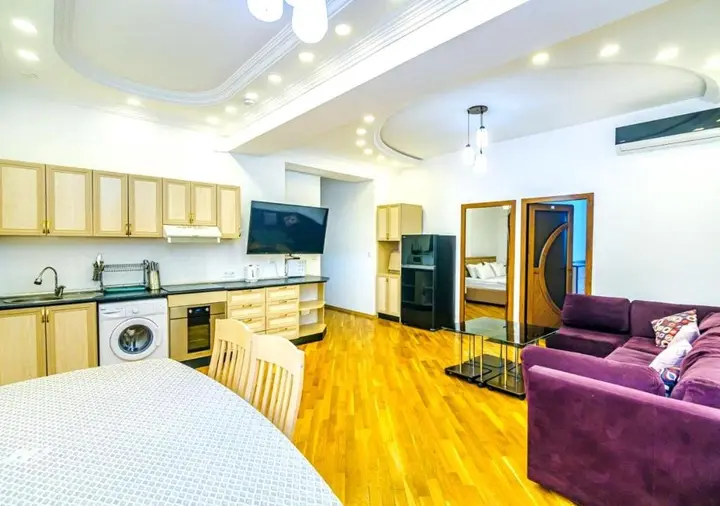 Баку: 7 Bedroom Apartment on LEYLEK - Nİzami st.