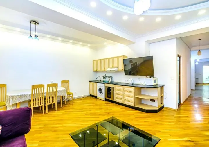 Баку: 7 Bedroom Apartment on LEYLEK - Nİzami st.