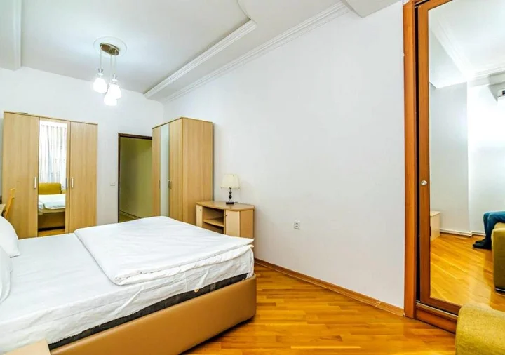 Баку: 7 Bedroom Apartment on LEYLEK - Nİzami st.