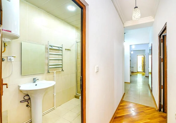 Баку: 7 Bedroom Apartment on LEYLEK - Nİzami st.