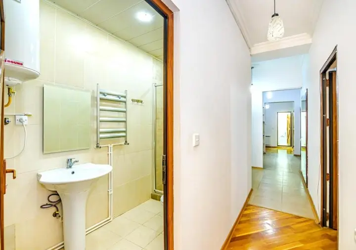 Баку: 7 Bedroom Apartment on LEYLEK - Nİzami st.