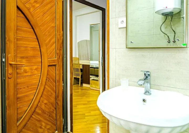 Баку: 7 Bedroom Apartment on LEYLEK - Nİzami st.