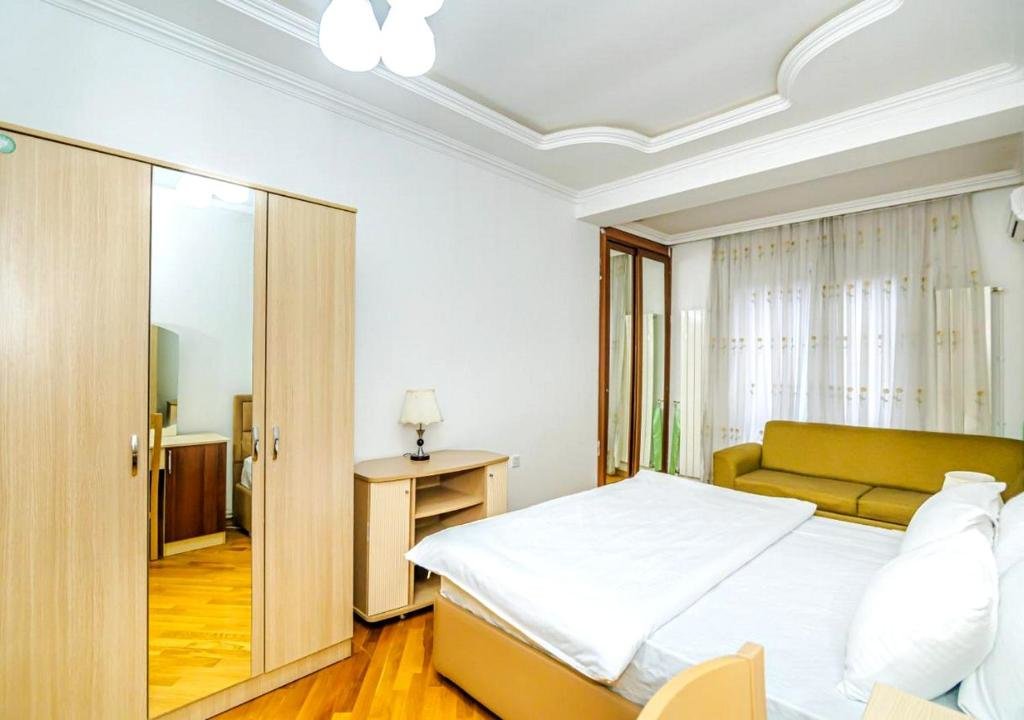 Баку: 7 Bedroom Apartment on LEYLEK - Nİzami st.