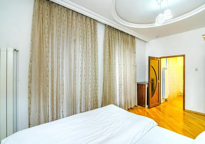 Баку: 7 Bedroom Apartment on LEYLEK - Nİzami st.