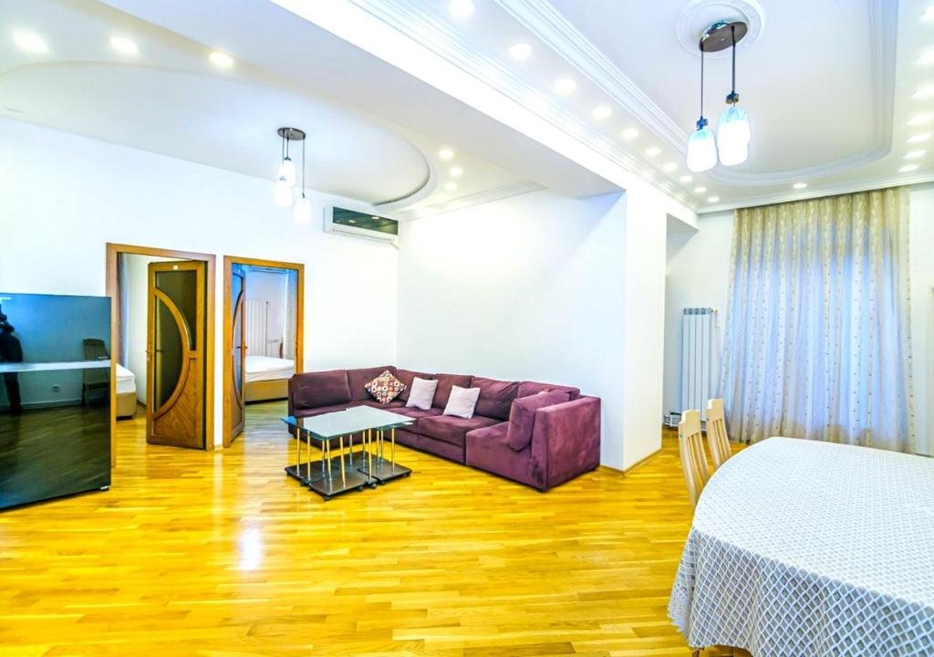 Баку: 7 Bedroom Apartment on LEYLEK - Nİzami st.