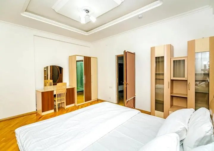 Баку: 7 Bedroom Apartment on LEYLEK - Nİzami st.