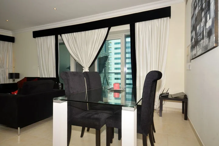 Дубай: 2 BR Apartment - Ocean Heights - MSG 8736