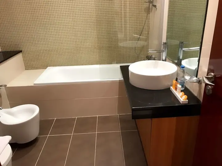 Дубай: 2 BR Apartment - Ocean Heights - MSG 8736