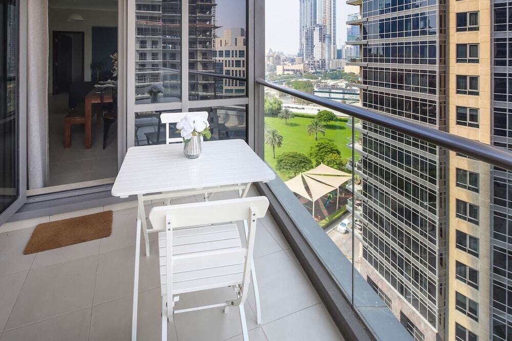 Дубай: Light + Beautiful 1BR in Amazing Downtown Dubai!