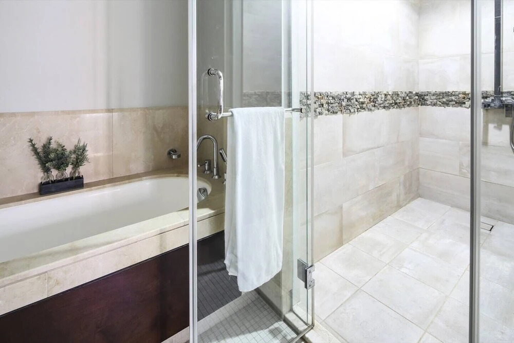 Дубай: Light + Beautiful 1BR in Amazing Downtown Dubai!