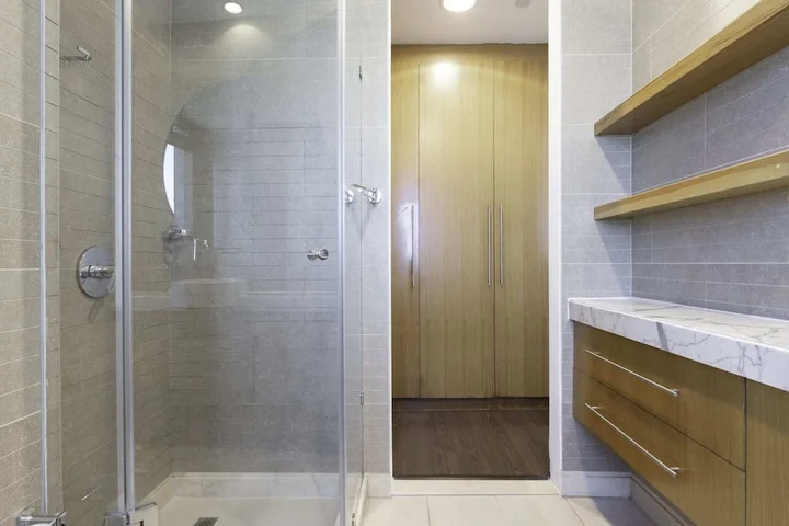 Дубай: Sleek & Serene Apartment w/ Stunning Marina Views