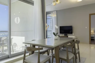 Дубай: Sleek & Serene Apartment w/ Stunning Marina Views