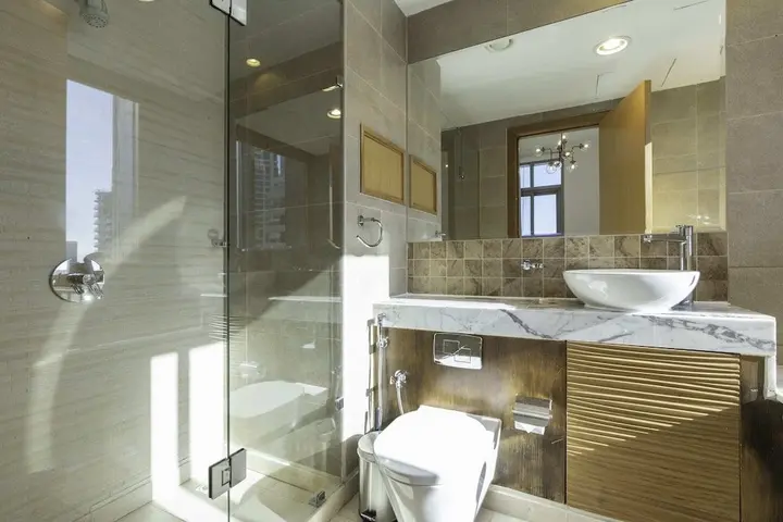 Дубай: Sleek & Serene Apartment w/ Stunning Marina Views