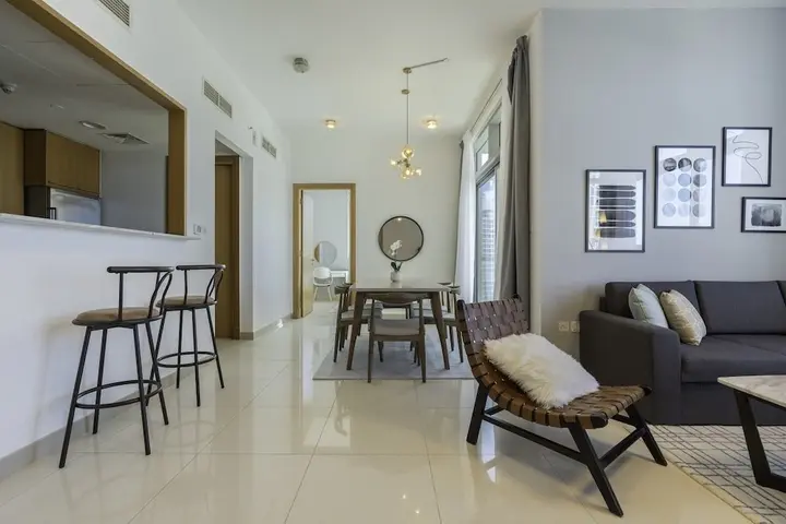 Дубай: Sleek & Serene Apartment w/ Stunning Marina Views